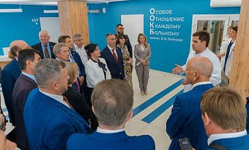 Депутаты посетили обновленный корпус областной больницы